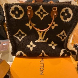 LOUIS VUITTON